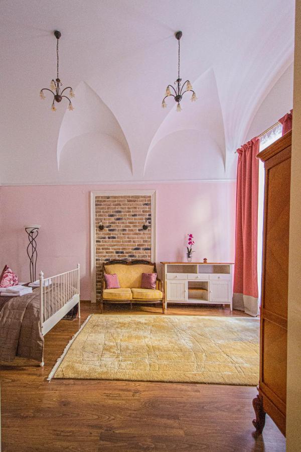 Astronomical Clock Suite By Ruterra Praag Buitenkant foto