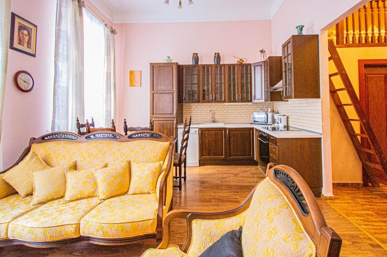 Astronomical Clock Suite By Ruterra Praag Buitenkant foto