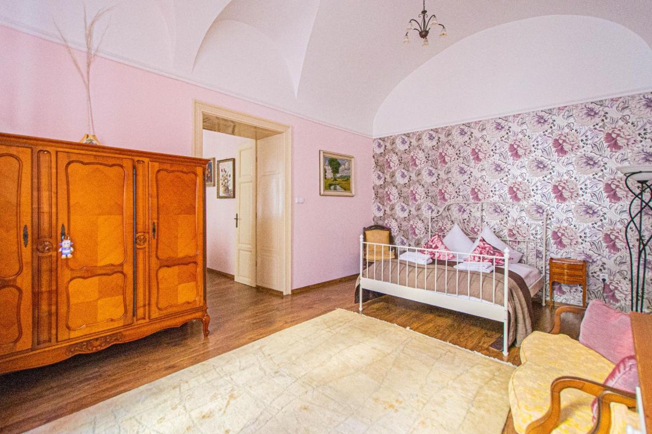 Astronomical Clock Suite By Ruterra Praag Buitenkant foto